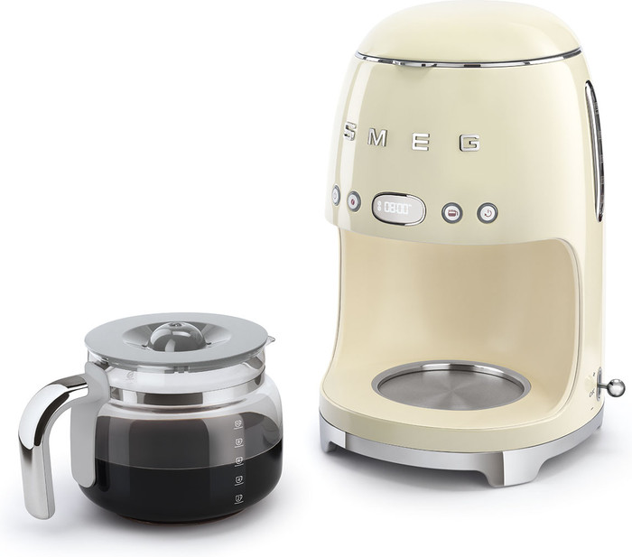 Smeg DCF02CREU Cream product in use