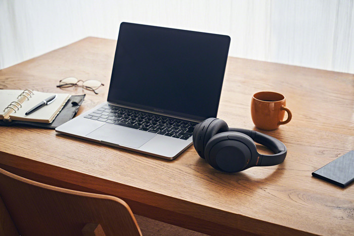 Sony WH-1000XM4 Black product in use