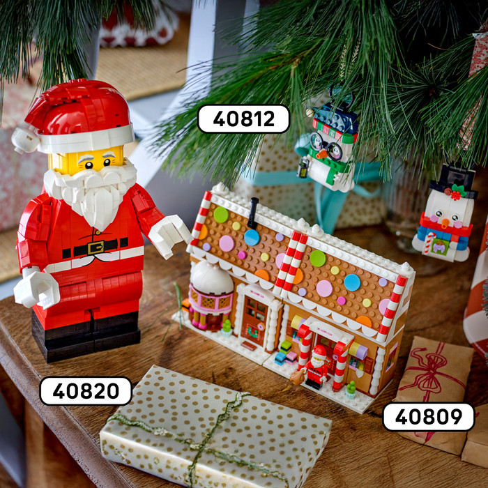 LEGO Grote Minifiguur van de Kerstman 40820 product in gebruik