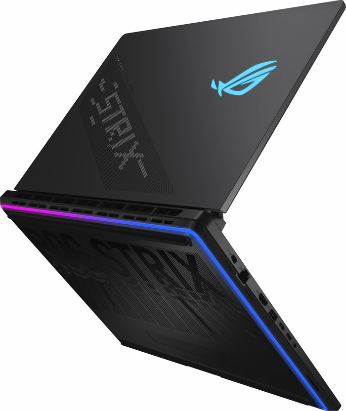 ASUS ROG Strix 18 G835LXG-TQ415W rechterkant