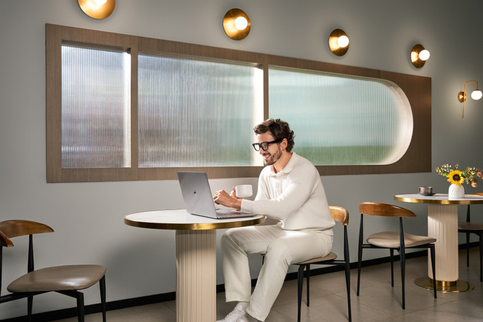 Rokid AI Glasses Style product in gebruik
