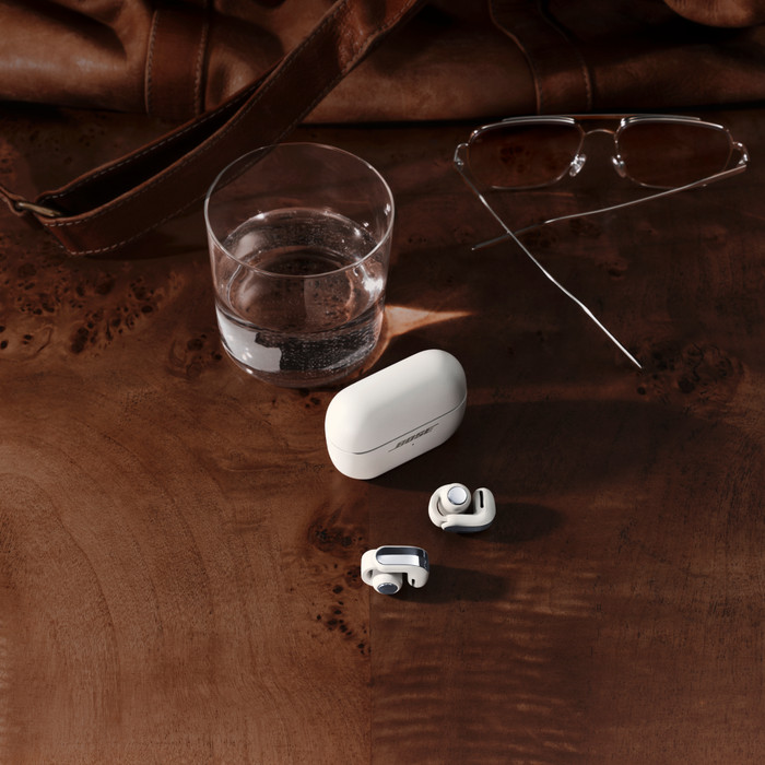 Bose Ultra Open Earbuds (2e gen.) Wit product in gebruik