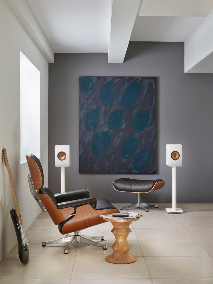 KEF LS50 Wireless II Wit (per paar) product in gebruik