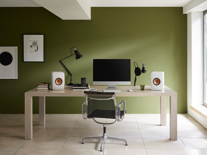 KEF LS50 Wireless II Wit (per paar) product in gebruik