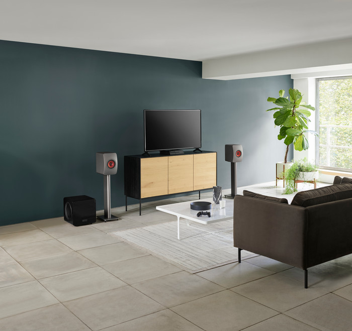 KEF LS50 Wireless II Grijs (per paar) product in gebruik