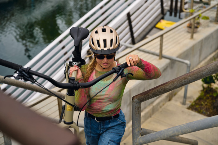 ABUS URBAN-I 4.0 ACE Goud L product in gebruik