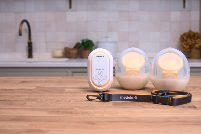 Medela Freestyle Mini Handsfree Double product in gebruik