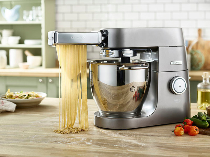 Kenwood KAX984ME Spaghetti maker product in gebruik