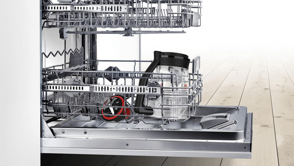 Bosch VitaPower Series 4 MMB6172S product in use