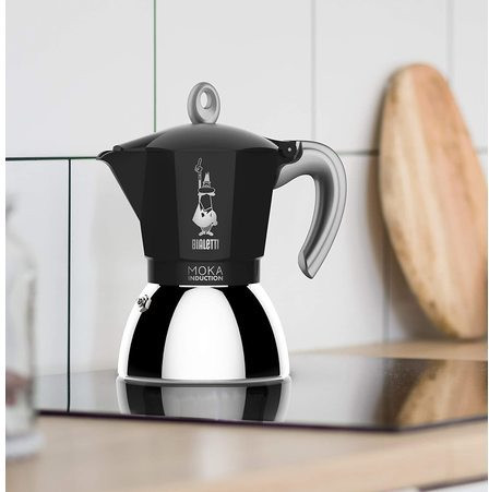 Bialetti New Moka Induction Zwart 4 kopjes product in gebruik