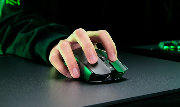 Razer Viper V3 Pro Wireless Gaming Muis Zwart product in gebruik