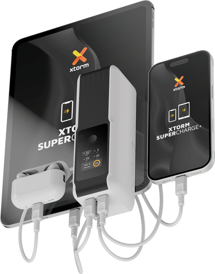 Xtorm NextGen 140W Powerbank 27.000mAh Wit product in gebruik