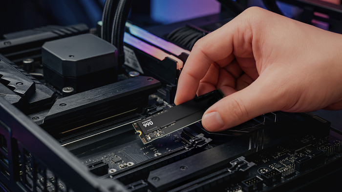 Samsung 990 PCIe 4.0 NVMe M.2 SSD 2TB product in gebruik
