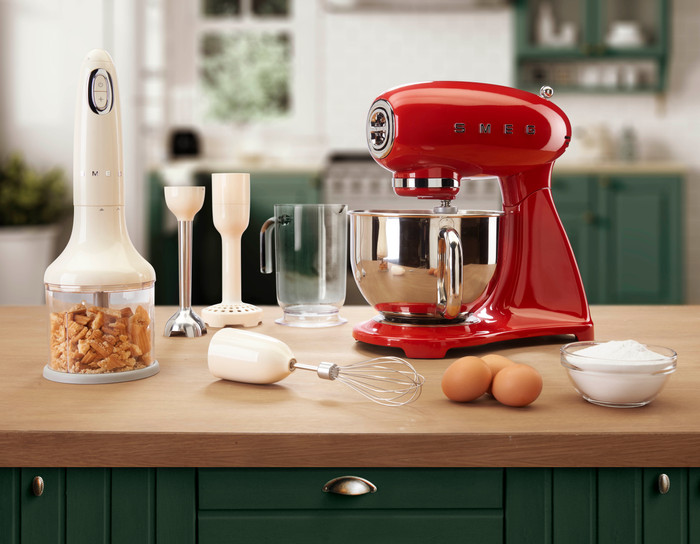 SMEG SMF03RDEU Red product in use
