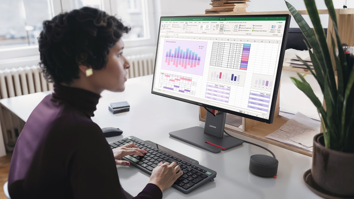 Lenovo 800 Self-Charging Bluetooth Keyboard QWERTY Black product in gebruik