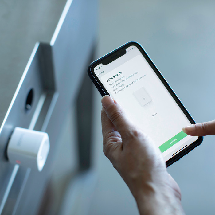 Hombli Smart Plug White product in use