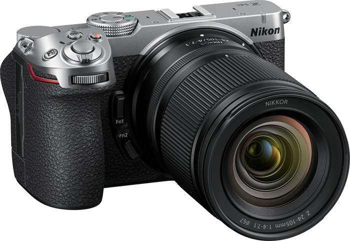 Nikon Z5IIC Zilver + 24-105mm f/4-7.1 rechterkant