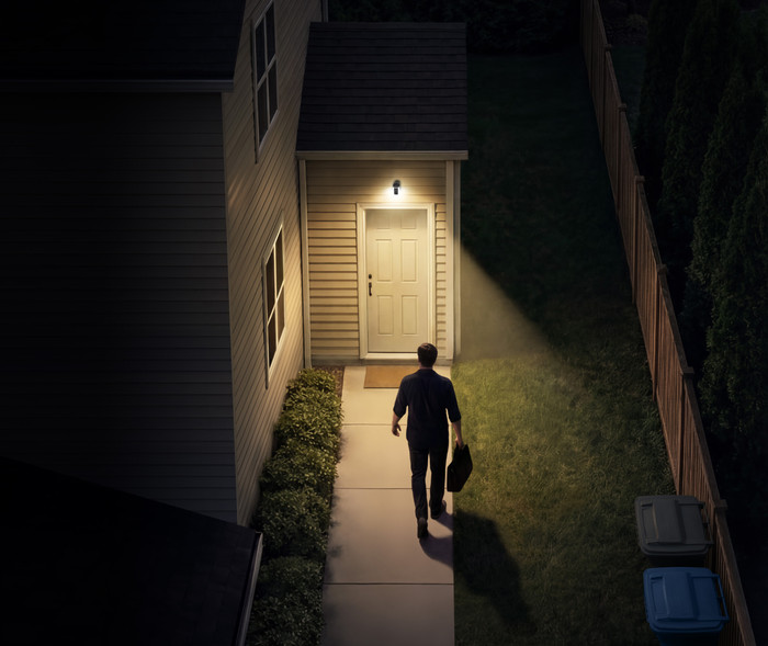 Ring Spotlight Camera 2e Generatie Stekker Zwart product in gebruik