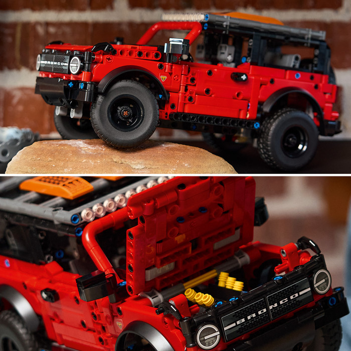 LEGO Technic Ford Bronco 42213 detail