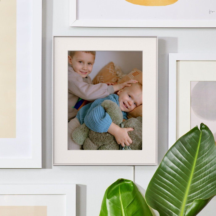 Aura Frames Walden Wit product in gebruik