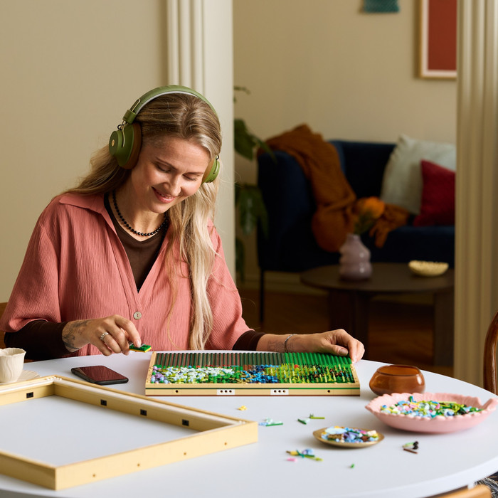 LEGO Art Claude Monet: Brug over een vijver met waterlelies 31220 product in gebruik