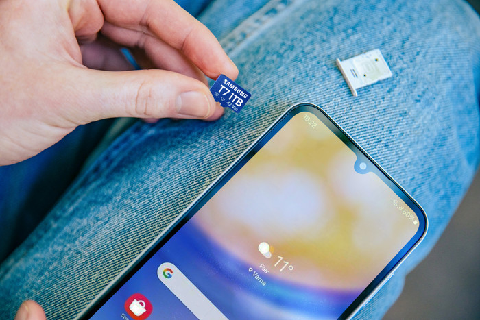 Samsung MicroSDXC T7 128GB 170MB/s product in gebruik