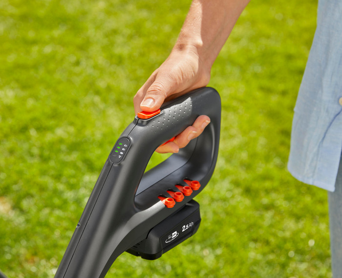 Gardena ComfortCut 23/18V P4A solo (zonder accu) product in gebruik