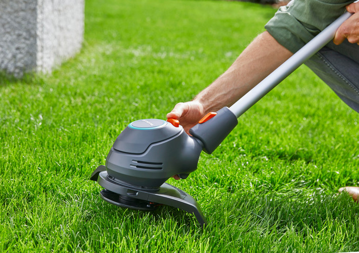 Gardena ComfortCut 23/18V P4A solo (zonder accu) product in gebruik