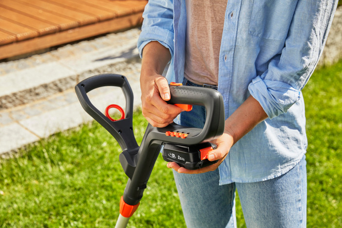 Gardena ComfortCut 23/18V P4A solo (zonder accu) product in gebruik