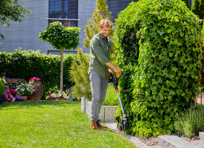 Gardena ComfortCut 23/18V P4A solo (zonder accu) product in gebruik