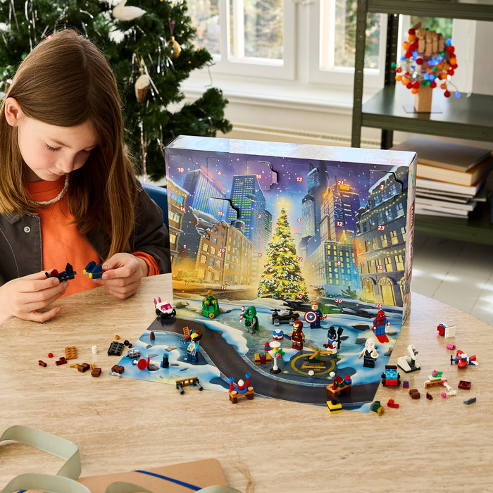 LEGO Marvel Adventskalender 2026 76340 product in gebruik