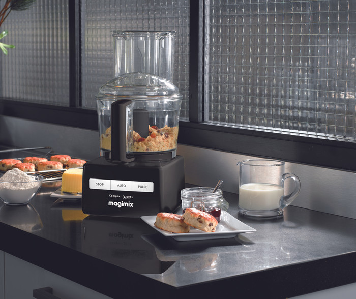 Magimix CS 3200 XL Black product in use