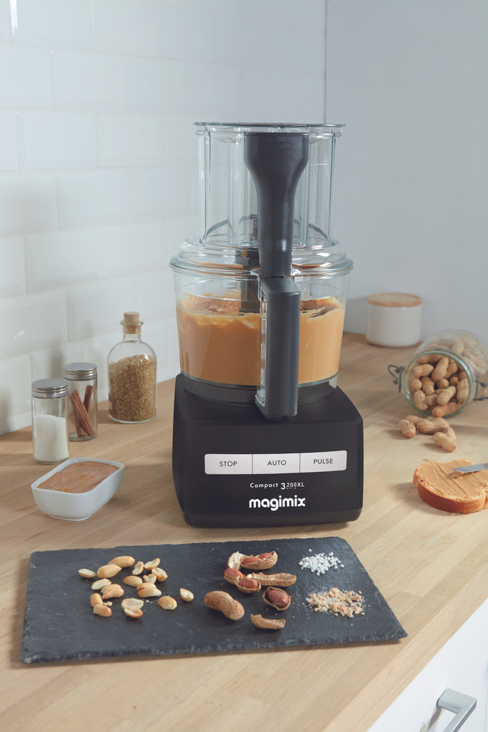 Magimix CS 3200 XL Black product in use