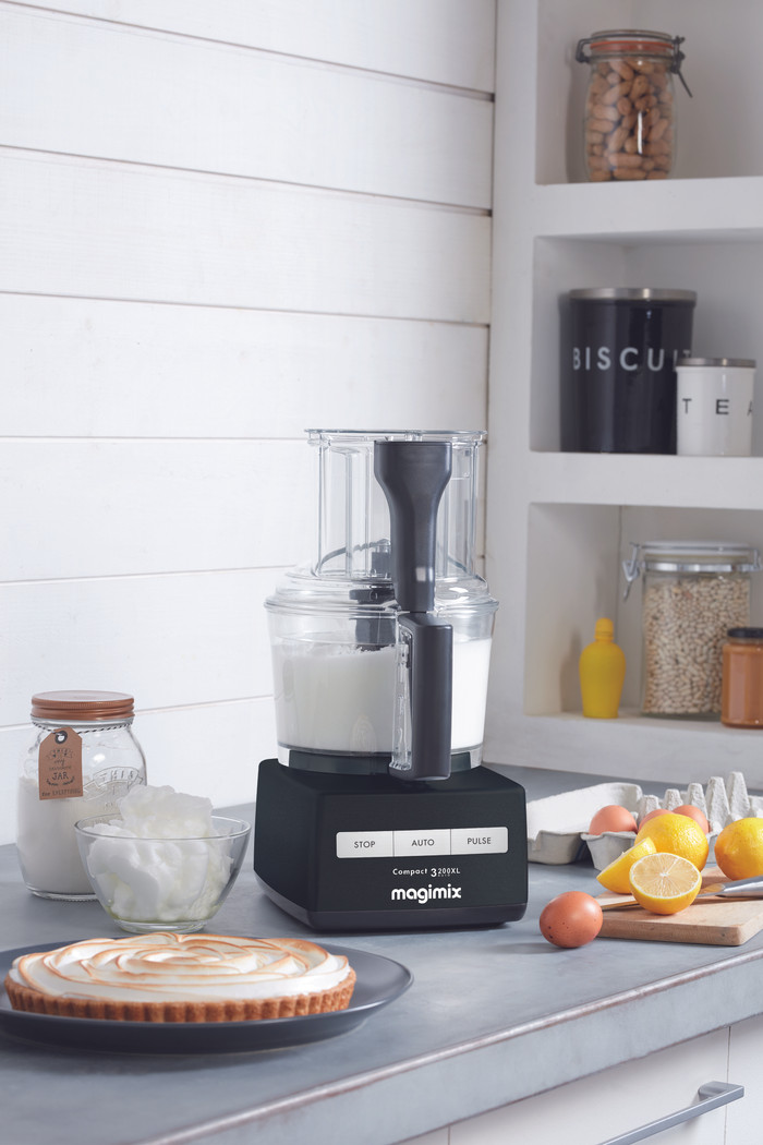 Magimix CS 3200 XL Black product in use