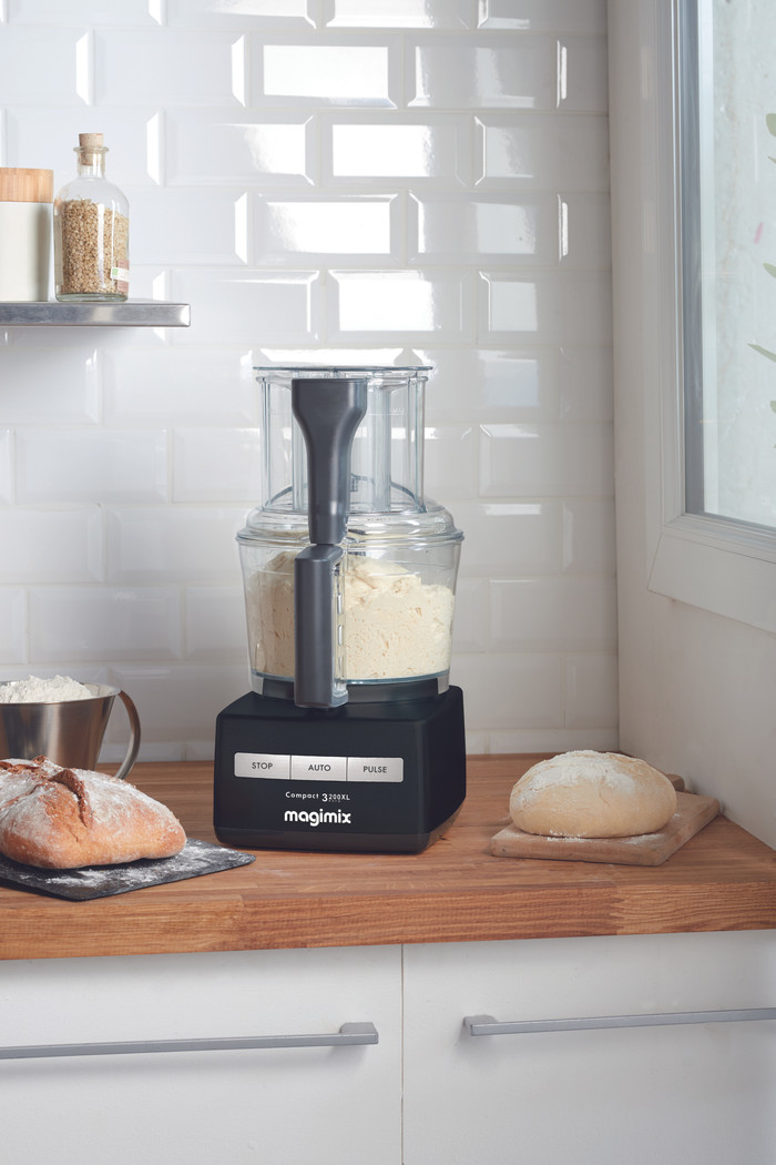 Magimix CS 3200 XL Black product in use