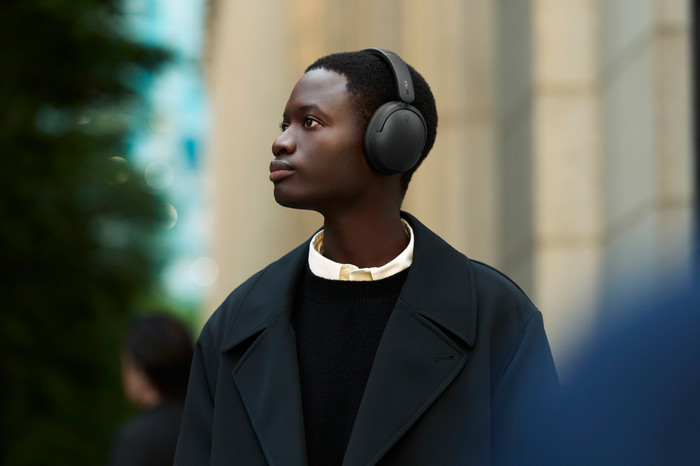 Sony WH-CH735N Black product in use