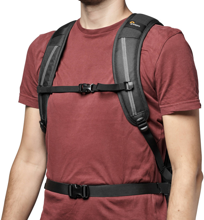 Lowepro Flipside 400 AW III Zwart product in gebruik