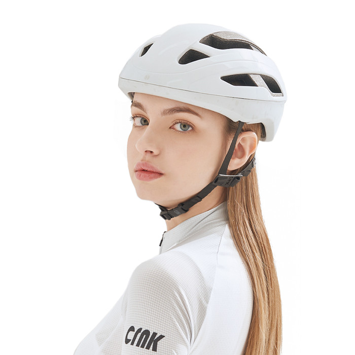 CRNK Angler Glossy Wit L product in gebruik