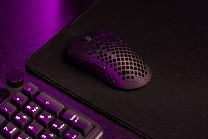 Vortech Prestige Wireless Gaming Mouse Black product in use