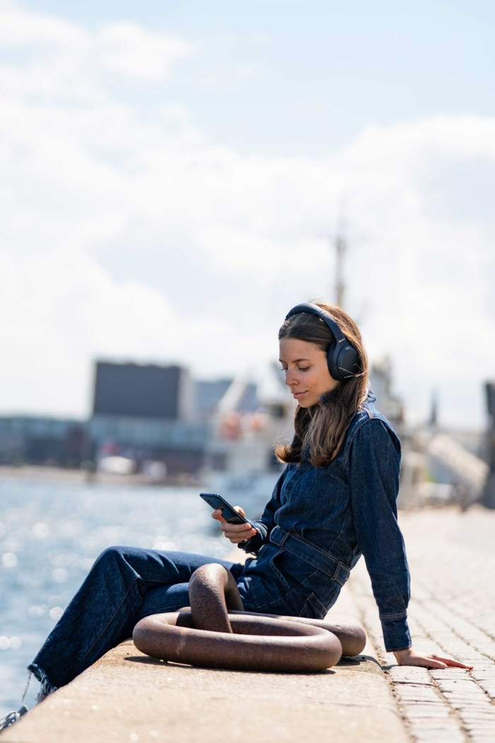 Sony WH-1000XM4 Blauw product in gebruik