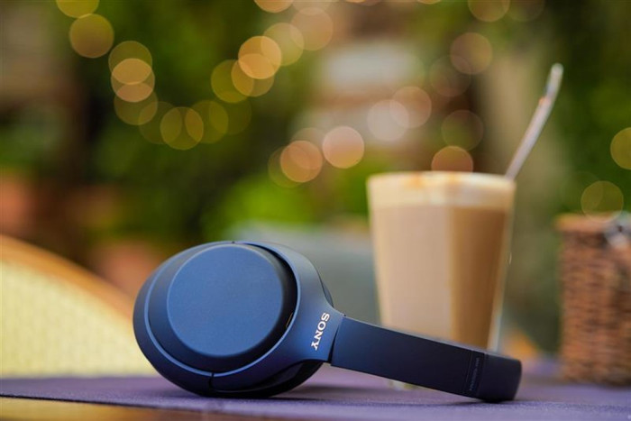 Sony WH-1000XM4 Blauw product in gebruik