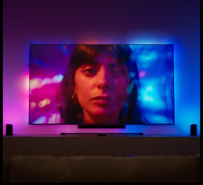 Philips Hue Play Pro LED Strip 75 tot 85 inch TV product in gebruik