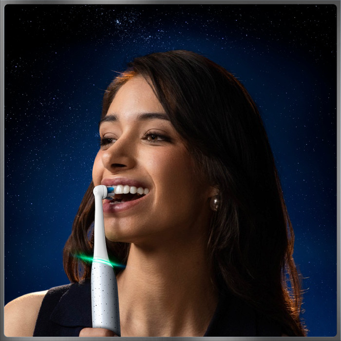 Oral-B iO 10 White product in gebruik