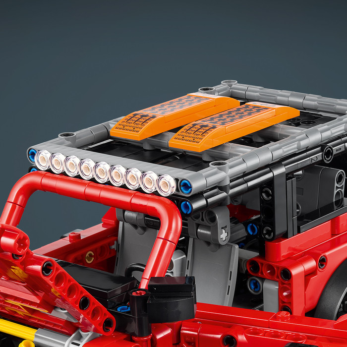LEGO Technic Ford Bronco 42213 detail