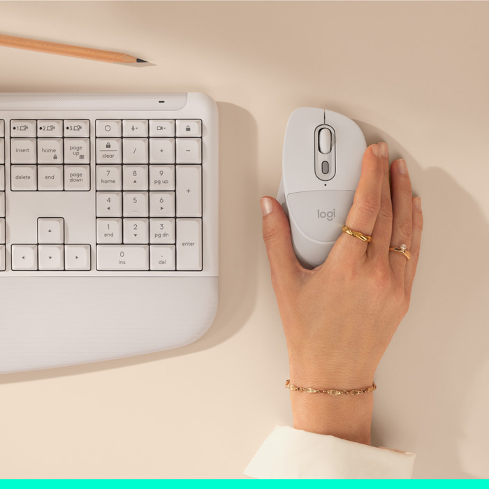 Logitech Signature Comfort Plus M850 L Draadloze Muis Off-White product in gebruik