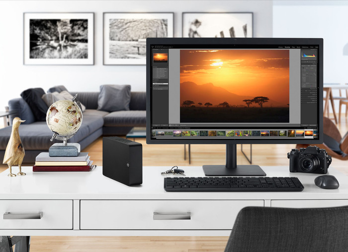 Seagate Expansion Desktop 8TB product in use