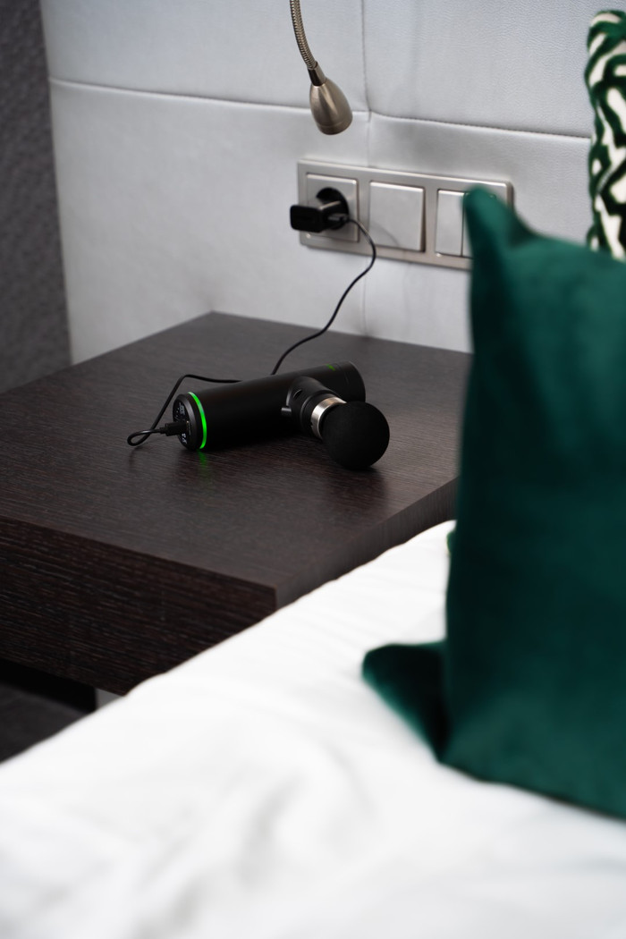 Tunturi Massage Gun Mini product in gebruik