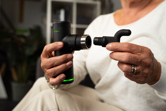 Tunturi Massage Gun Mini product in gebruik