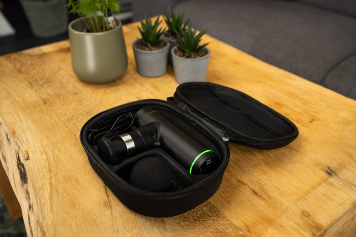 Tunturi Massage Gun Mini product in gebruik