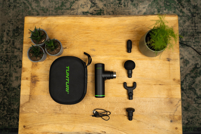 Tunturi Massage Gun Mini product in gebruik